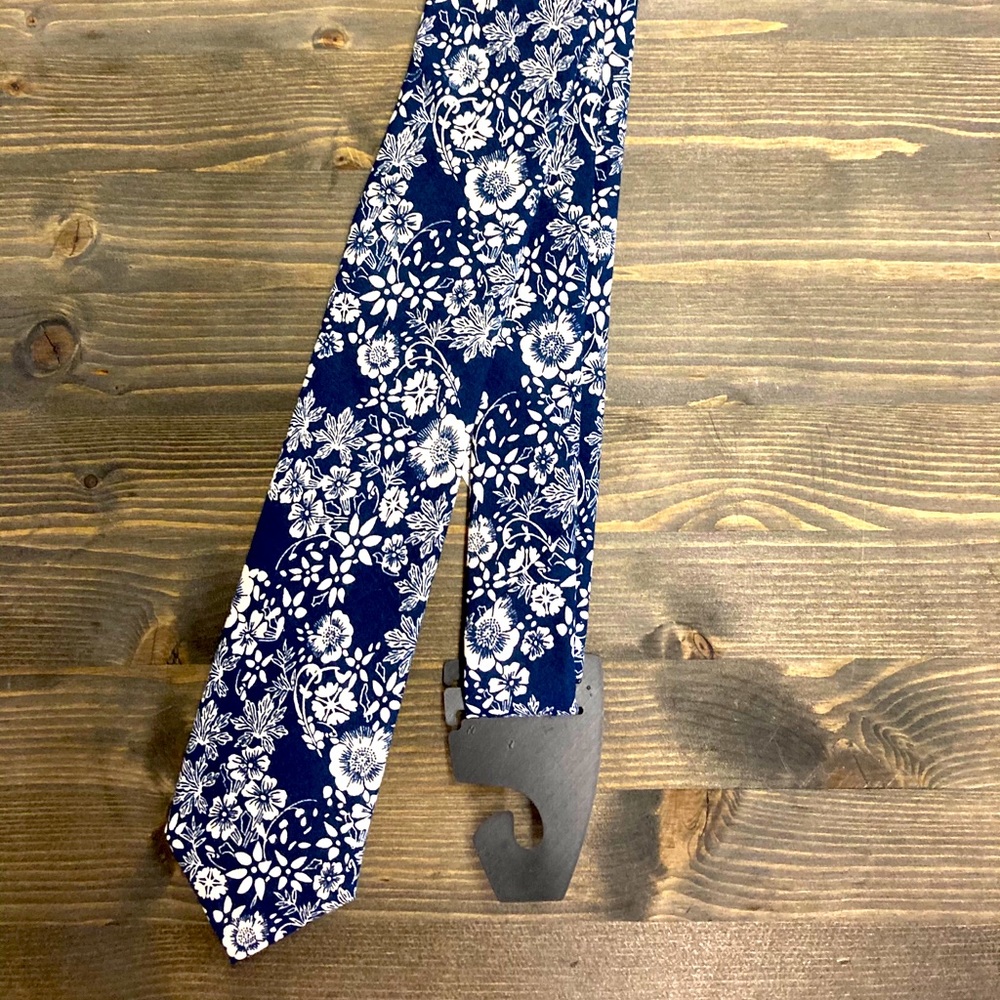Men’s skinny tie